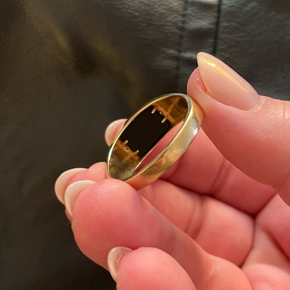 10k gold ring with onyx stone & diamonds - Picture 7 of 8